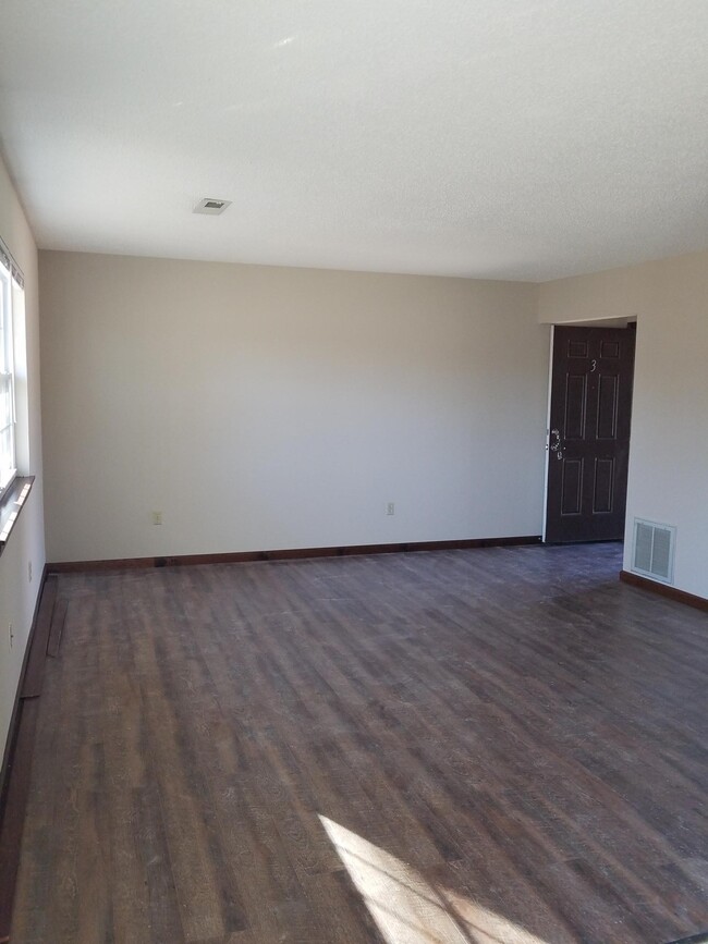 Foto del edificio - 1 Cherry Tree Ln