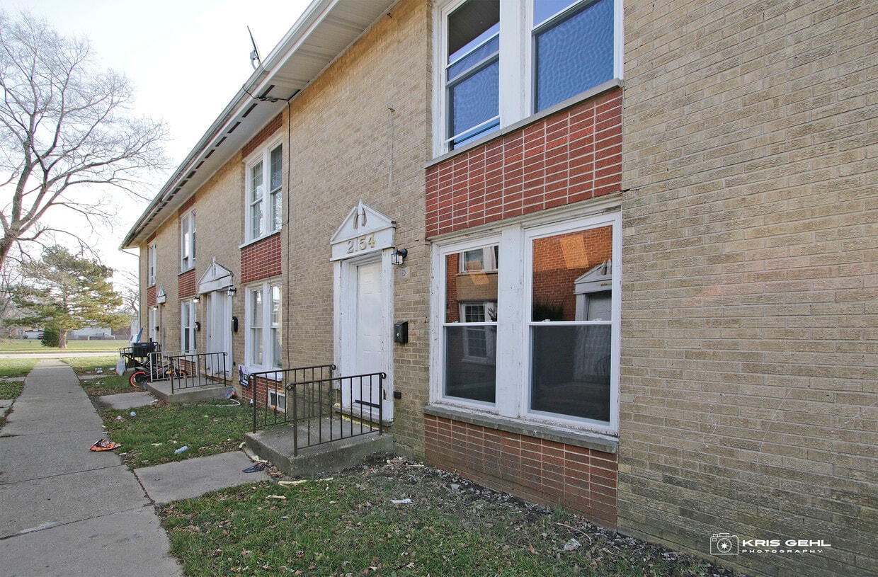2154 Hebron Ave, Zion, IL 60099 Townhome Rentals in Zion IL