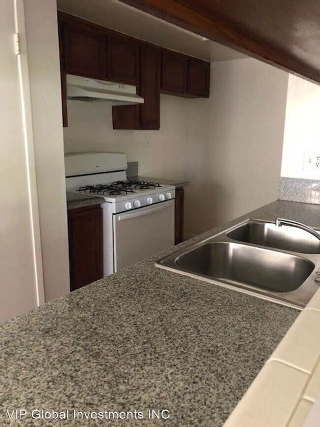 Building Photo - 2 br, 1 bath House - 917 W. Sierra Madre B...