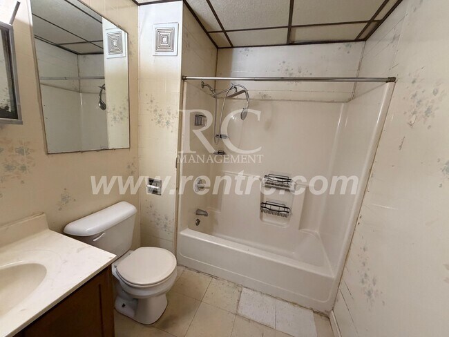 Building Photo - 1307-C Lape-