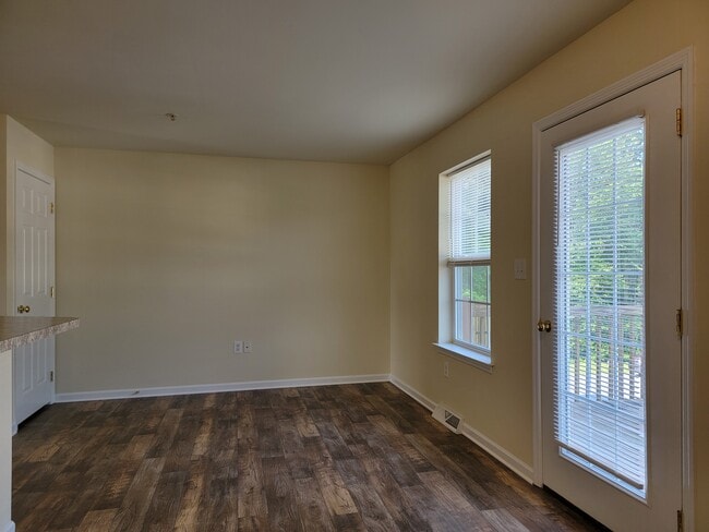 Building Photo - 118 Park Place Cir