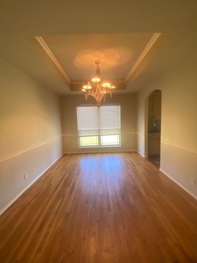 Foto del edificio - Spacious home with Gorgeous Backyard!