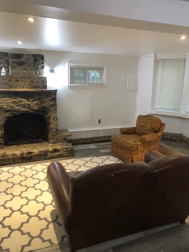 Living Area - 704 Bethel Ave