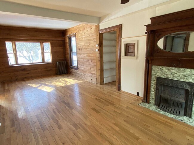 Building Photo - 115 Vineyard Ave