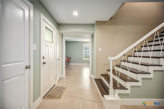 Building Photo - 8 Las Brisas Pl