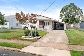 Building Photo - 617 Smith Ln