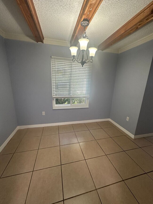 Foto del edificio - Charming 2-Story Condo with Attached Garage