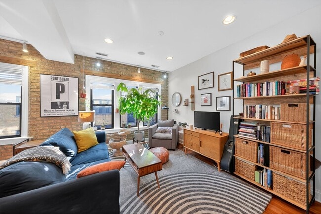 Foto del edificio - 1362 W Estes Ave