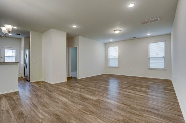 Building Photo - 15803 Smithland Dr