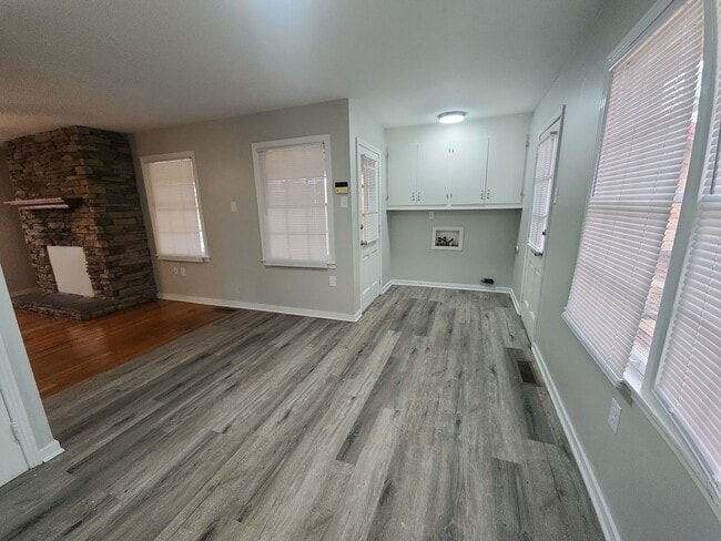 Building Photo - 208 Wallace Rd