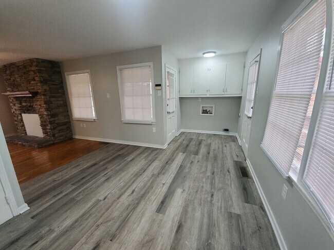 Foto del edificio - 208 Wallace Rd