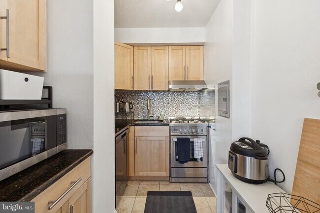 Building Photo - 2101 Chestnut St