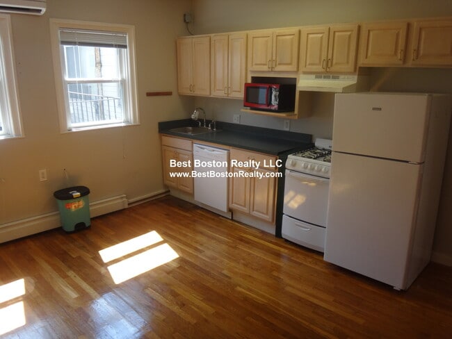 Building Photo - 20 JFK St. Unit 7