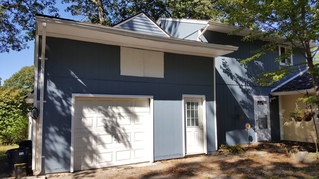 Front - 46 Gem Dr