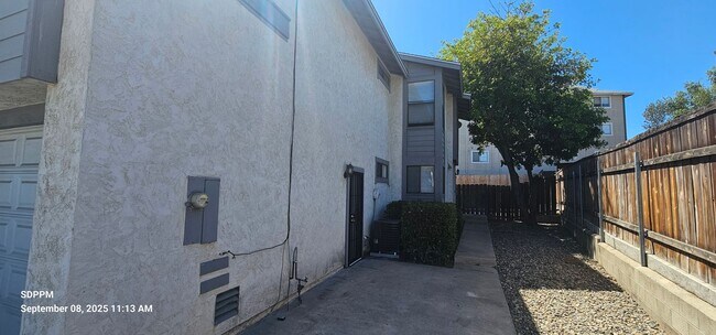 Building Photo - EL CAJON - Nice 3 Bedroom 2.5 Bath Townhou...