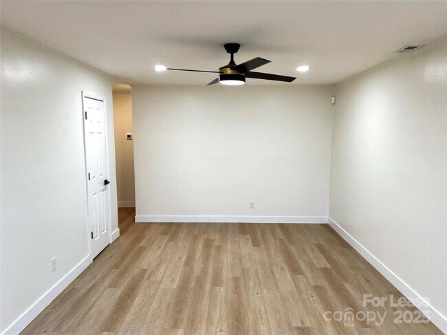 Foto del edificio - 1450 Academy St