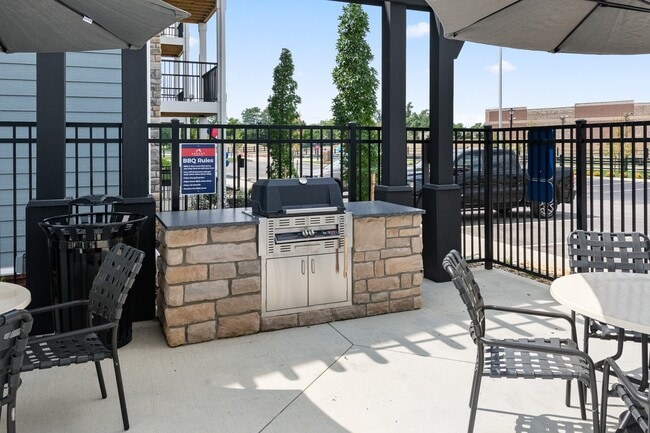 Foto del edificio - The Residences at Golf Village