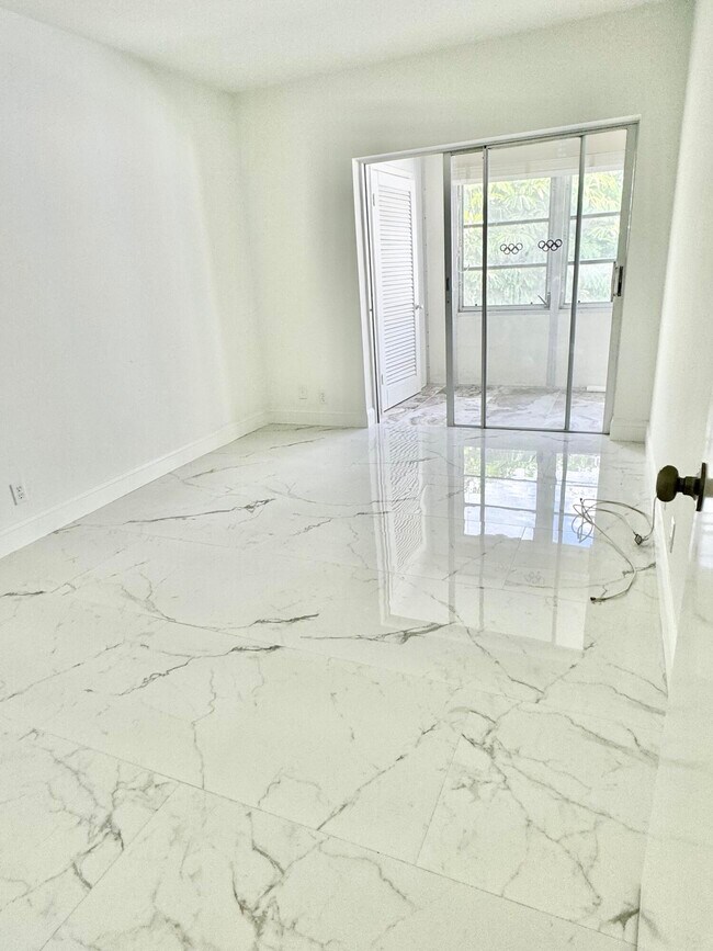 3080 Lake Osborne Dr Unit 202, Lake Worth Beach, FL 33461 Condo for