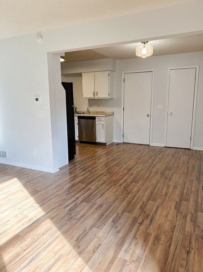 Building Photo - 7021 Bonaire Dr NE