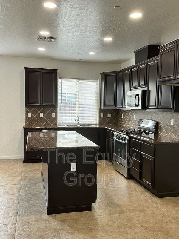 Foto del edificio - 2302 S Grand St