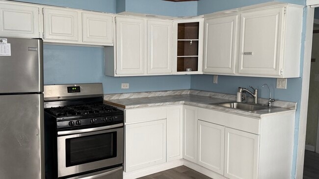 Building Photo - 4056 W 89th Pl