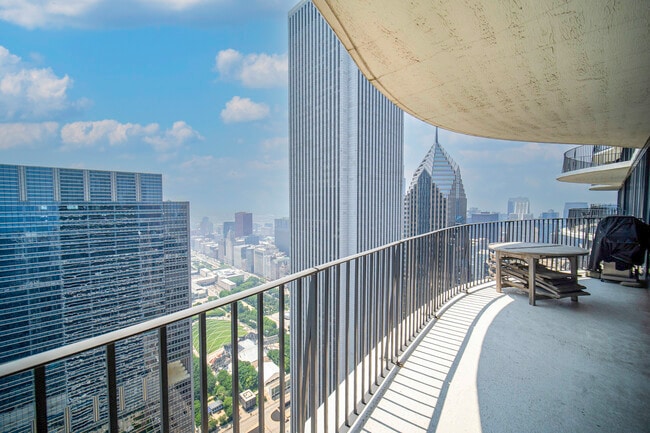 Foto del edificio - 225 N Columbus Dr