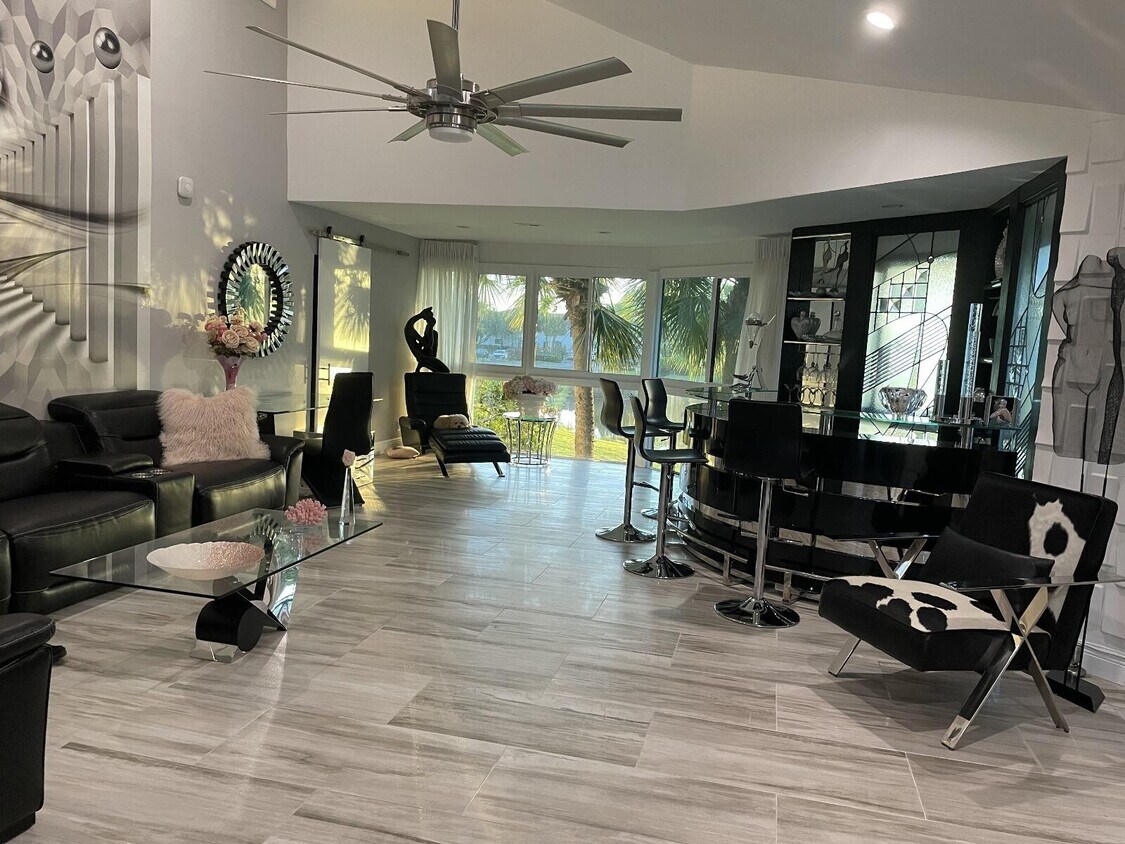 Foto principal - 7326 Clunie Pl