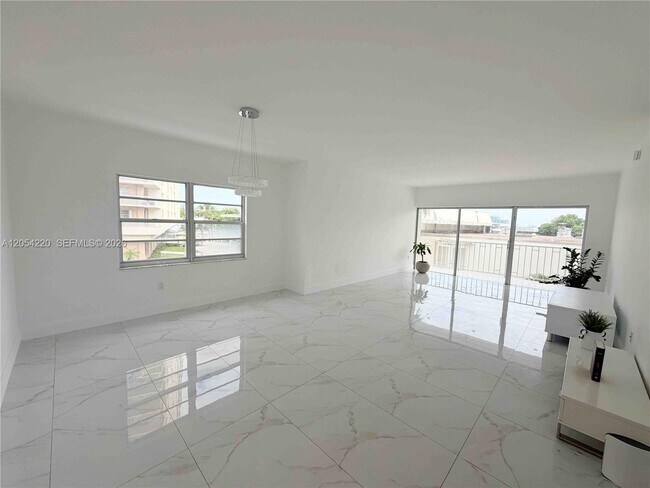 Foto del edificio - 500 Bayview Dr