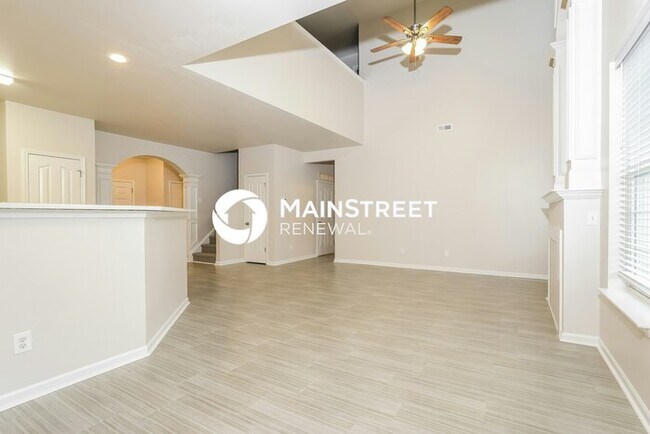 Foto del edificio - 4 Bedroom Pet-Friendly Home in WINSTON SALEM, NC with Main Street Renewal