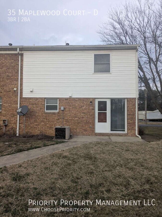Foto del edificio - 35 Maplewood Ct
