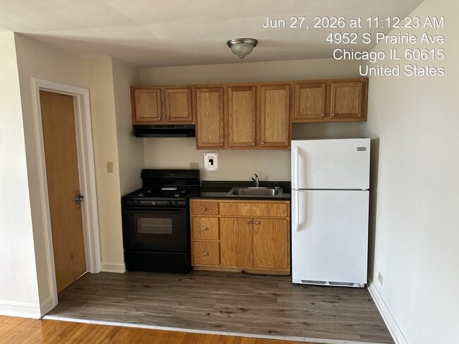 Building Photo - 4950 S Prairie Ave