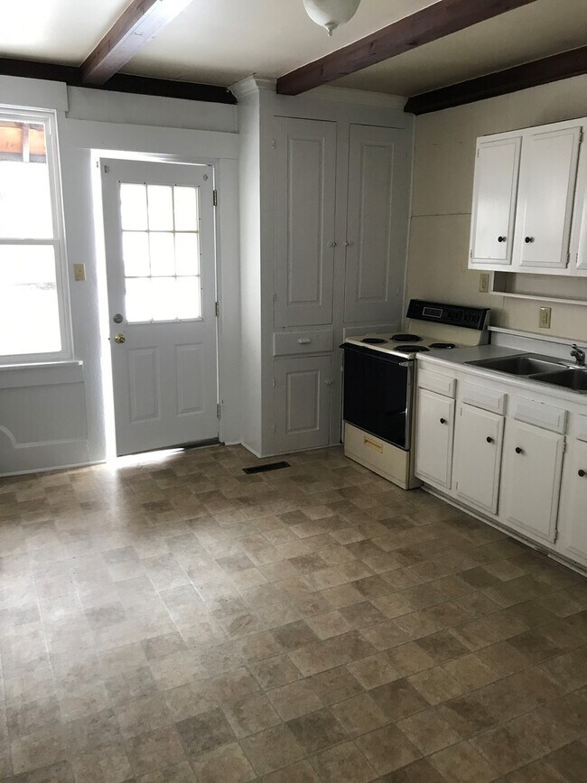 Foto del edificio - 318-322 East Howard Street