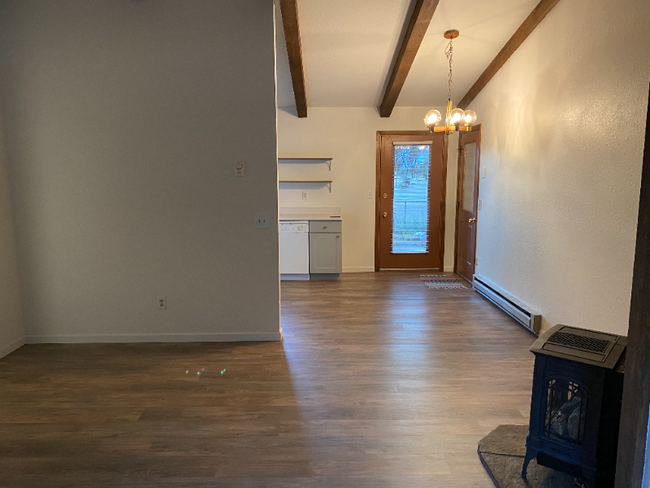 Building Photo - 150 Ponderosa Ln