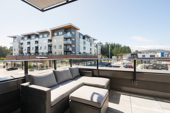 Building Photo - Colwood Corners