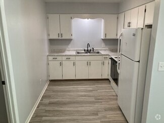 Building Photo - 1311 Plum Cir