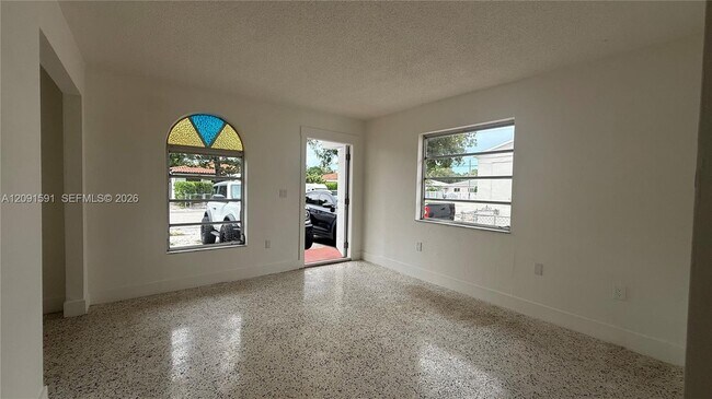 Foto del edificio - 3216 SW 25th Ter