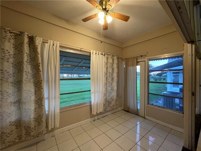 Foto del edificio - 2850 W Golf Blvd