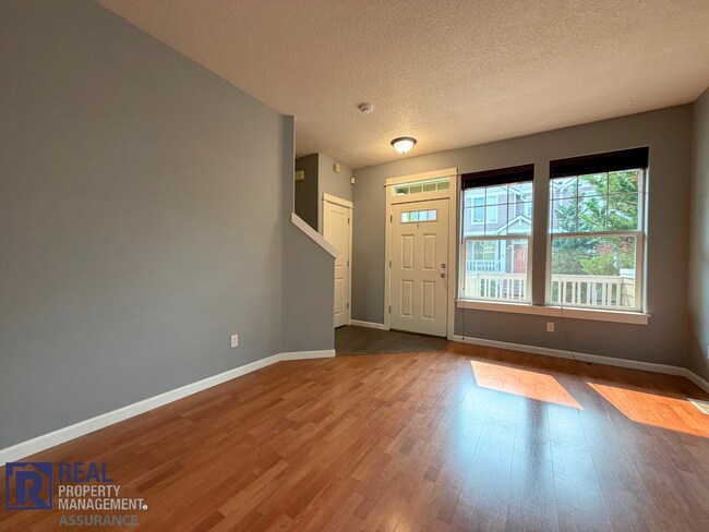 Foto del edificio - Bright 2-Bed, 2.5-Bath Beaverton Townhouse with Attached Garage & AC