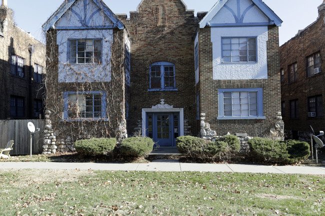 4726 - 4734 Summit St - Green Gables Apts