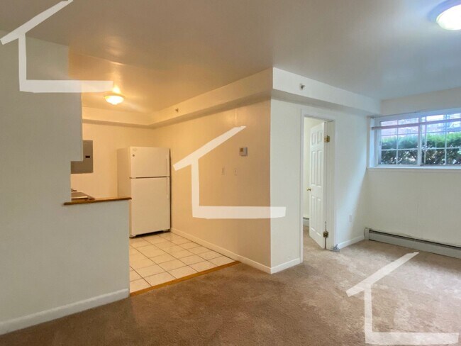 Building Photo - HOT ALLSTON LISTING!!!!