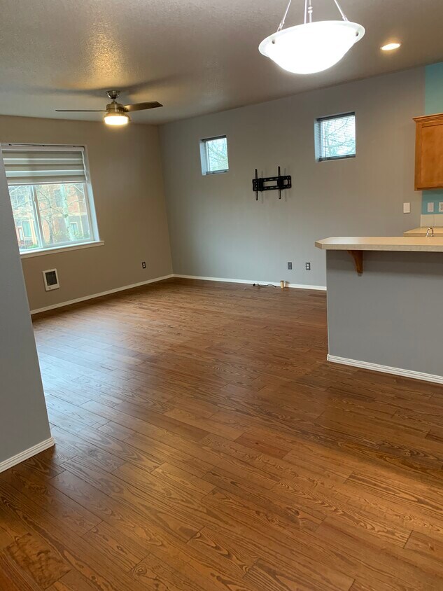 1661 NE Market Dr Unit Fairview Village, Fairview, OR 97024 1661 NE