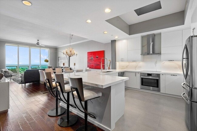 Photo - 2640 LAKE SHORE Dr Unit 2609 Apartment