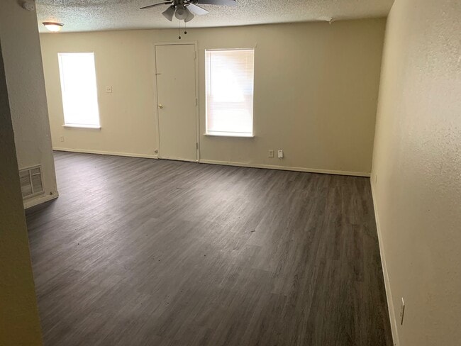 Foto del edificio - 8305 Garcreek Cir