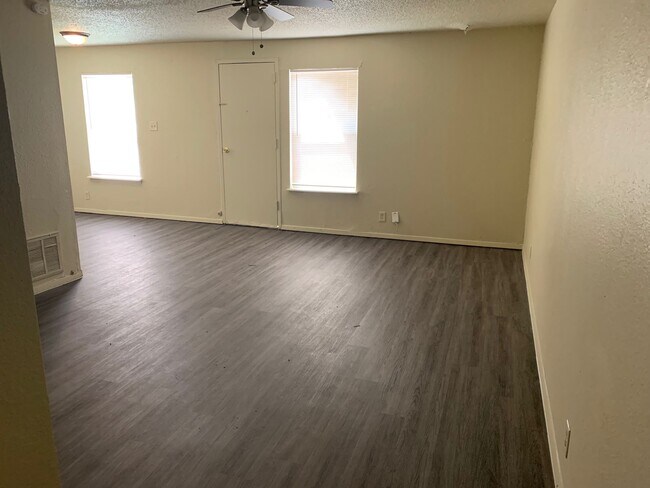 Building Photo - 8305 Garcreek Cir