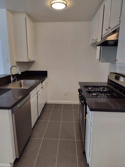 Building Photo - 515 S Harvard Blvd