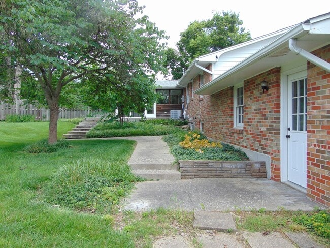 Building Photo - Stunning 4 Bedroom Home In Central Columbia!