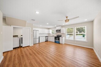 Building Photo - 8705 Bertwood St