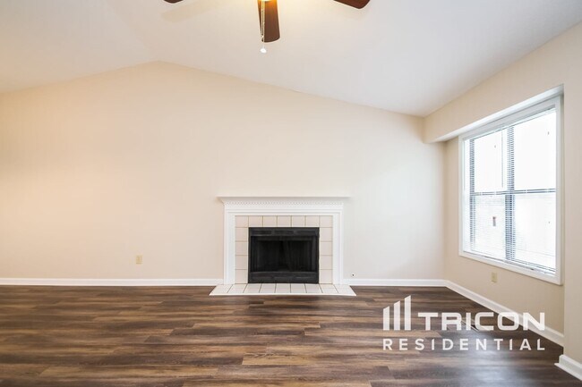 Building Photo - 3833 Greenbrook Dr