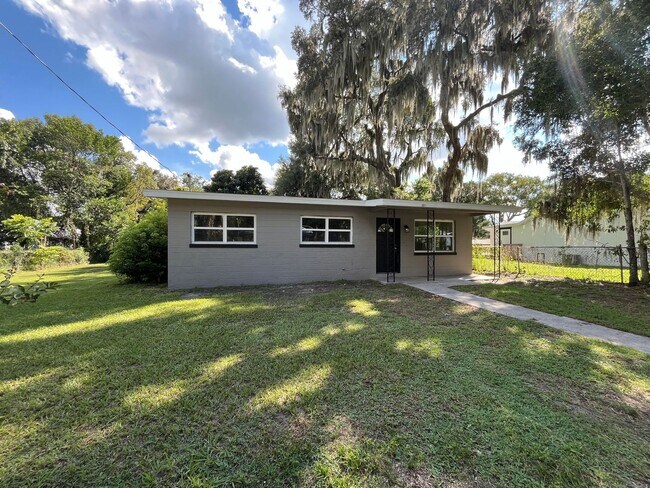 Building Photo - Charming 3 Bed 1 Bath Plant City!!