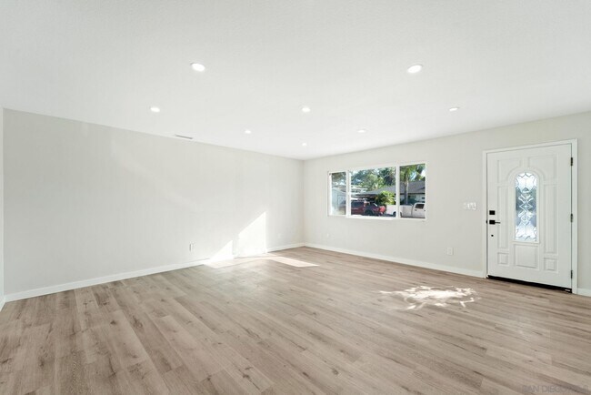 Foto del edificio - 10131 Strathmore Dr